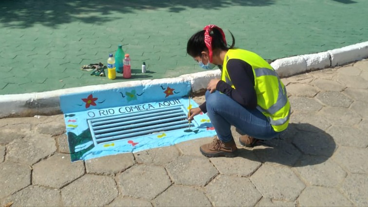 DNIT leva arte para sensibilização contra lixo em sistemas de drenagem em MG 